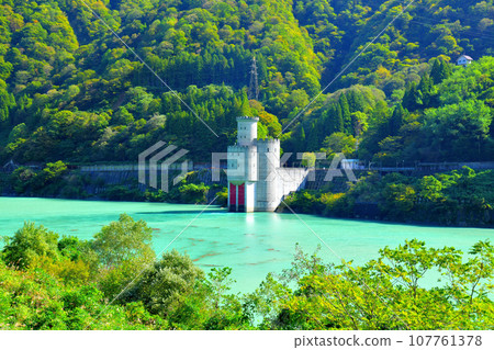 Kurobe Gorge Railway Yanagibashi Station, looking towards Shin-Yanagihara Power Plant (Kurobe City, Toyama Prefecture) [2023.10] 107761378