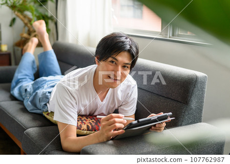 Male portrait　 107762987