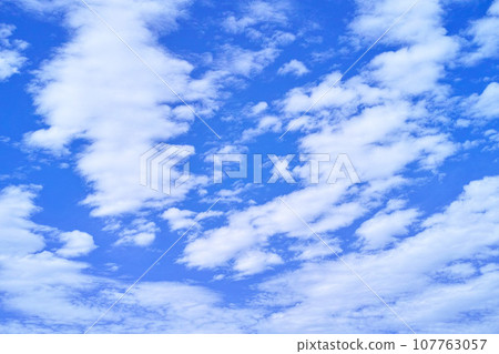 藍色的天空和雲圖像 107763057
