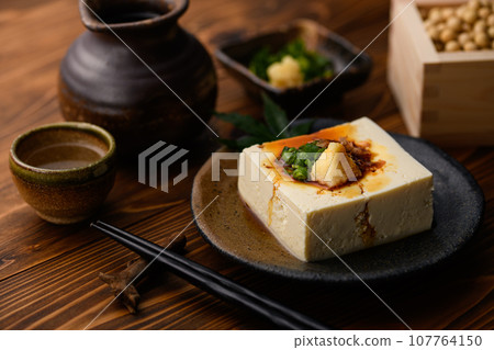 When you think of tofu, you think of hiyayakko, and when you think of Japanese food, you think of tofu (Japanese food).Tofu dishes made with nutritious soybeans. When you think of tofu, you think of hiyayakko, and when you think of Japanese food, you think of tofu (Japanese food).Tofu dishes made with nutritious soybeans. 107764150