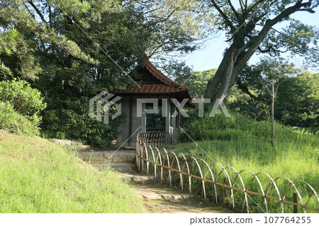 Ritsurin Park in the lingering summer heat (late August, Gunkamo Pond) 107764255