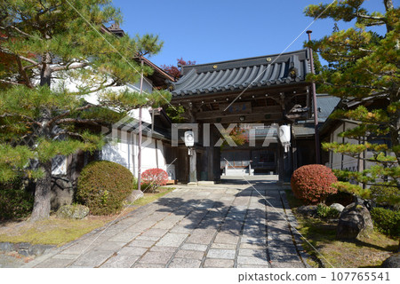 Koyasan Kongobuji Temple, Nishimuroin Sanmon, Koya Town, Wakayama Prefecture 107765541