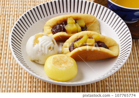 Japanese sweets made with sweet potatoes 107765774