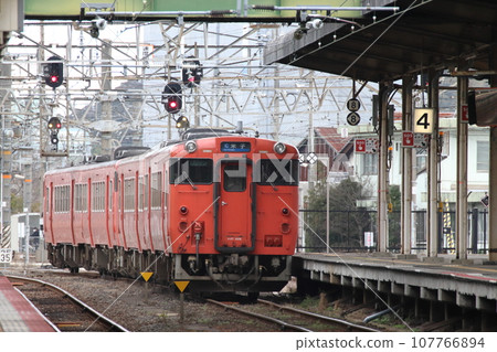 [C] Sakaisen Kiha 47 (4-car train: Yonago ⇔ Sakaiminato) 107766894