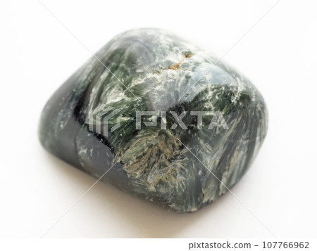 Seraphinite tumble (cliochlorite) 107766962