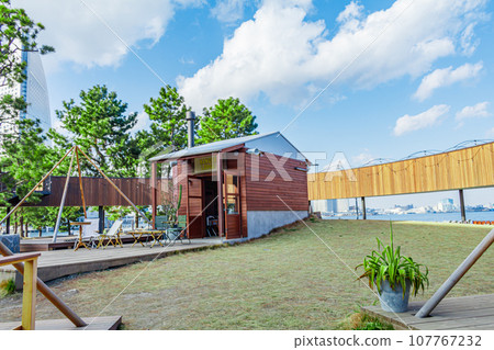 [Image material] Urban barbecue place 107767232