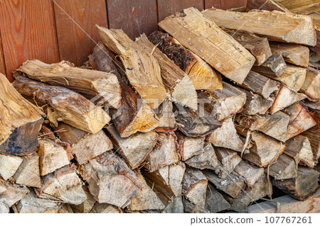 [圖片素材] 堆放的柴火 107767261