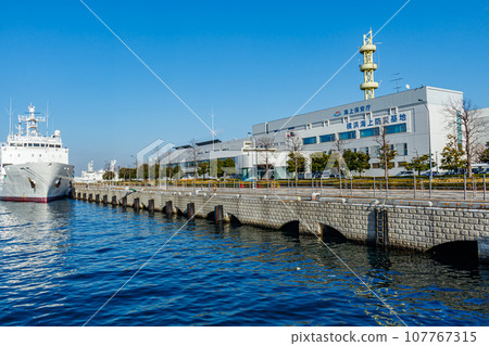 [Urban landscape of Kanagawa] Urban landscape around Minato Mirai (Yokohama Maritime Disaster Prevention Base) 107767315