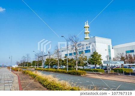 [神奈川的城市景觀] 港口未來（橫濱海上防災基地）週邊的城市景觀 107767319