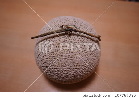 桌上的瓜 107767389