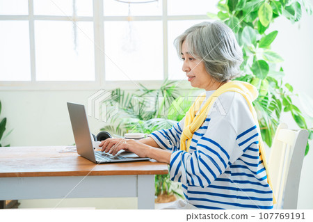 PC and senior woman PC and senior woman 107769191