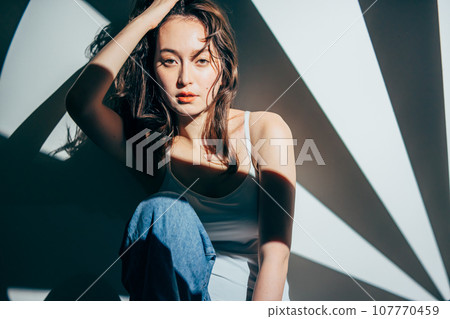 Beautiful woman with dazzling sunlight 107770459