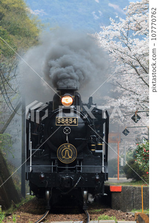 經過萩站（JR九州）的“SL人吉號” 107770762