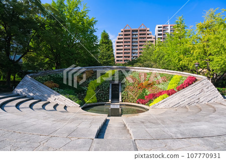東京墨田區橫網町公園紀念東京空襲罹難者祈求和平的紀念碑 東京墨田區橫網町公園紀念東京空襲罹難者祈求和平的紀念碑 107770931