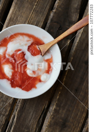 優格配自製草莓醬 優格配自製草莓醬 107772283