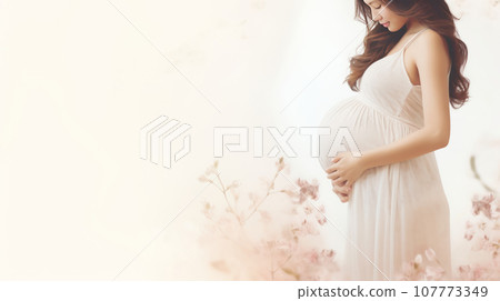 pregnant woman with cherry blossom background, asian beauty 107773349