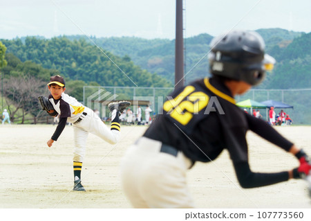 Southpaw who steals whiffs (youth baseball) Southpaw who steals whiffs (youth baseball) 107773560