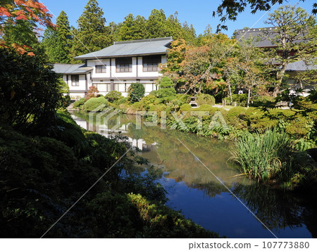 Japanese garden (Nikkozan Rinnoji Temple Shoyoen) 107773880