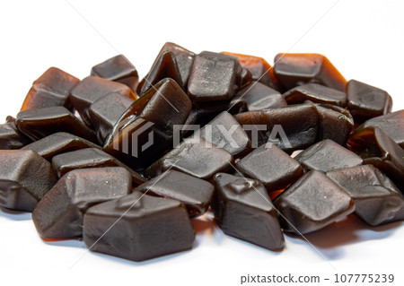 Salmiakki, a black candy that has long been loved in Scandinavian countries (Finland, Sweden, Denmark, Norway, etc.) Salmiakki, a black candy that has long been loved in Scandinavian countries (Finland, Sweden, Denmark, Norway, etc.) 107775239