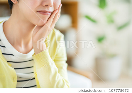 Woman suffering from tooth decay, Woman with toothache Woman suffering from tooth decay, Woman with toothache 107778672