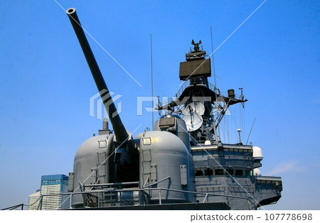 Type 73 54 caliber 5 inch single rapid fire gun and bridge ``Training ship Hatakaze'' 107778698