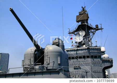 Type 73 54 caliber 5 inch single rapid fire gun and bridge ``Training ship Hatakaze'' Type 73 54 caliber 5 inch single rapid fire gun and bridge ``Training ship Hatakaze'' 107778699