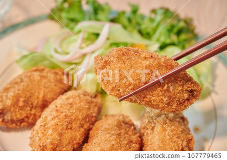 Fried oysters, Western food, chopsticks Fried oysters, Western food, chopsticks 107779465