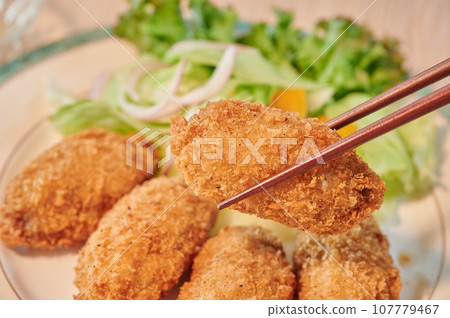 Fried oysters, Western food, chopsticks Fried oysters, Western food, chopsticks 107779467