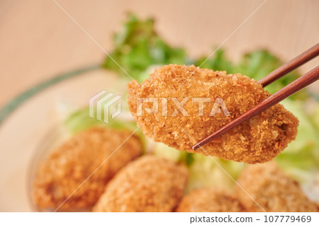 炸蠔、西餐、筷子 炸蠔、西餐、筷子 107779469