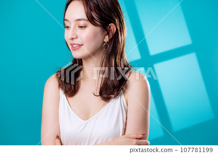 Young women's beauty 107781199