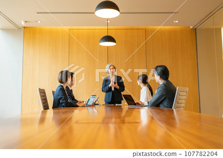 Business scene meeting Business scene meeting 107782204