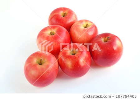 Apple (Cinnano Piccolo) Apple (Cinnano Piccolo) 107784403