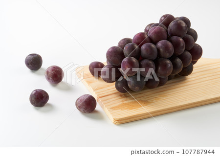 Kyoho (grapes) on a white background Kyoho (grapes) on a white background 107787944