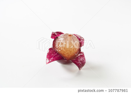 Kyoho (grapes) on a white background 107787981