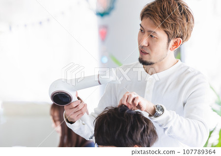 Hairdresser working at a beauty salon 107789364
