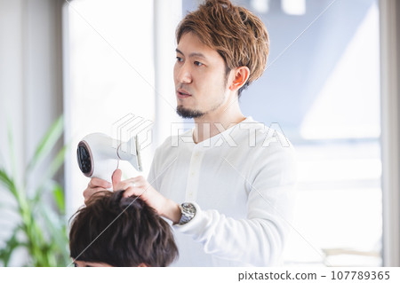 Hairdresser working at a beauty salon 107789365