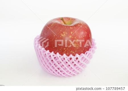 Fresh apple Yumehikari (Hirosaki Fuji) Fresh apple Yumehikari (Hirosaki Fuji) 107789457