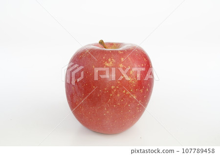 Fresh apple Yumehikari (Hirosaki Fuji) Fresh apple Yumehikari (Hirosaki Fuji) 107789458
