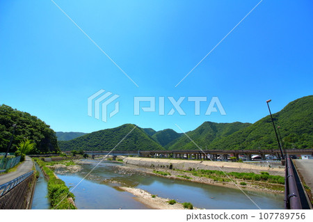 拓展藍天、青山綠水 107789756