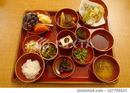 Osorezan's shukubo 提供的素食菜餚美味、健康、豐盛。 Osorezan's shukubo 提供的素食菜餚美味、健康、豐盛。 107789825