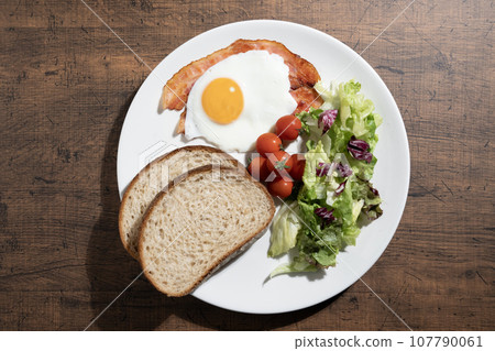 One plate breakfast 107790061