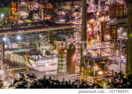 Wakayama Prefecture, Arita City, Hatsushima Sato Town (Night view of Tonen General Factory) Wakayama Prefecture, Arita City, Hatsushima Sato Town (Night view of Tonen General Factory) 107790935