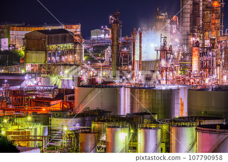 Wakayama Prefecture, Arita City, Hatsushima Sato Town (Night view of Tonen General Factory) 107790958