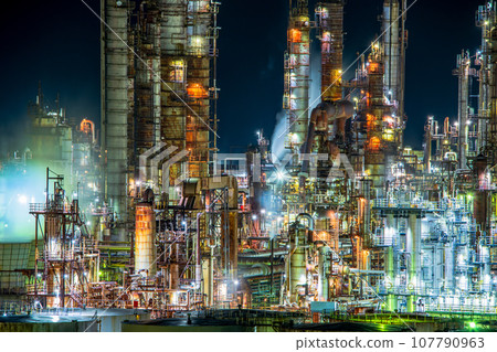 Wakayama Prefecture, Arita City, Hatsushima Sato Town (Night view of Tonen General Factory) Wakayama Prefecture, Arita City, Hatsushima Sato Town (Night view of Tonen General Factory) 107790963