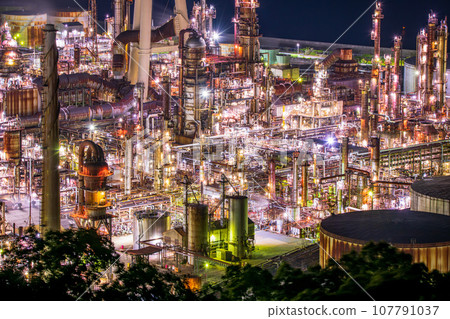 Wakayama Prefecture, Arita City, Hatsushima Sato Town (Night view of Tonen General Factory) Wakayama Prefecture, Arita City, Hatsushima Sato Town (Night view of Tonen General Factory) 107791037