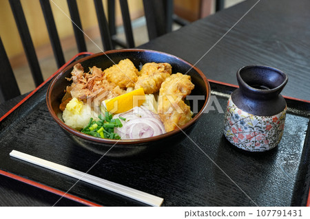 Sanuki udon topped with Kashiwa tempura Sanuki udon topped with Kashiwa tempura 107791431