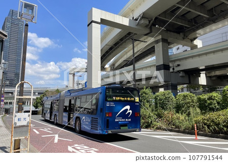 Yokohama municipal bus running at the east exit of Yokohama Station 107791544