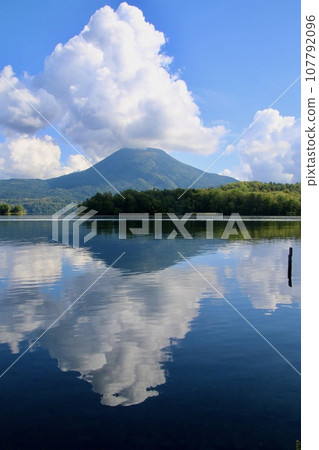 阿寒湖（北海道釧路市阿寒町） 107792096