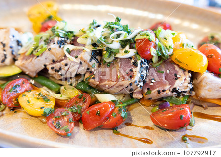 Delicious vegetable-filled tuna carpaccio from a French seafood restaurant 107792917