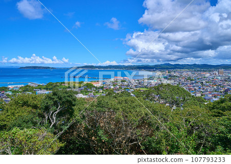 從千葉縣立山市立山市城山公園的展望台眺望北側（立山港、立山日落碼頭、大房岬等） 107793233